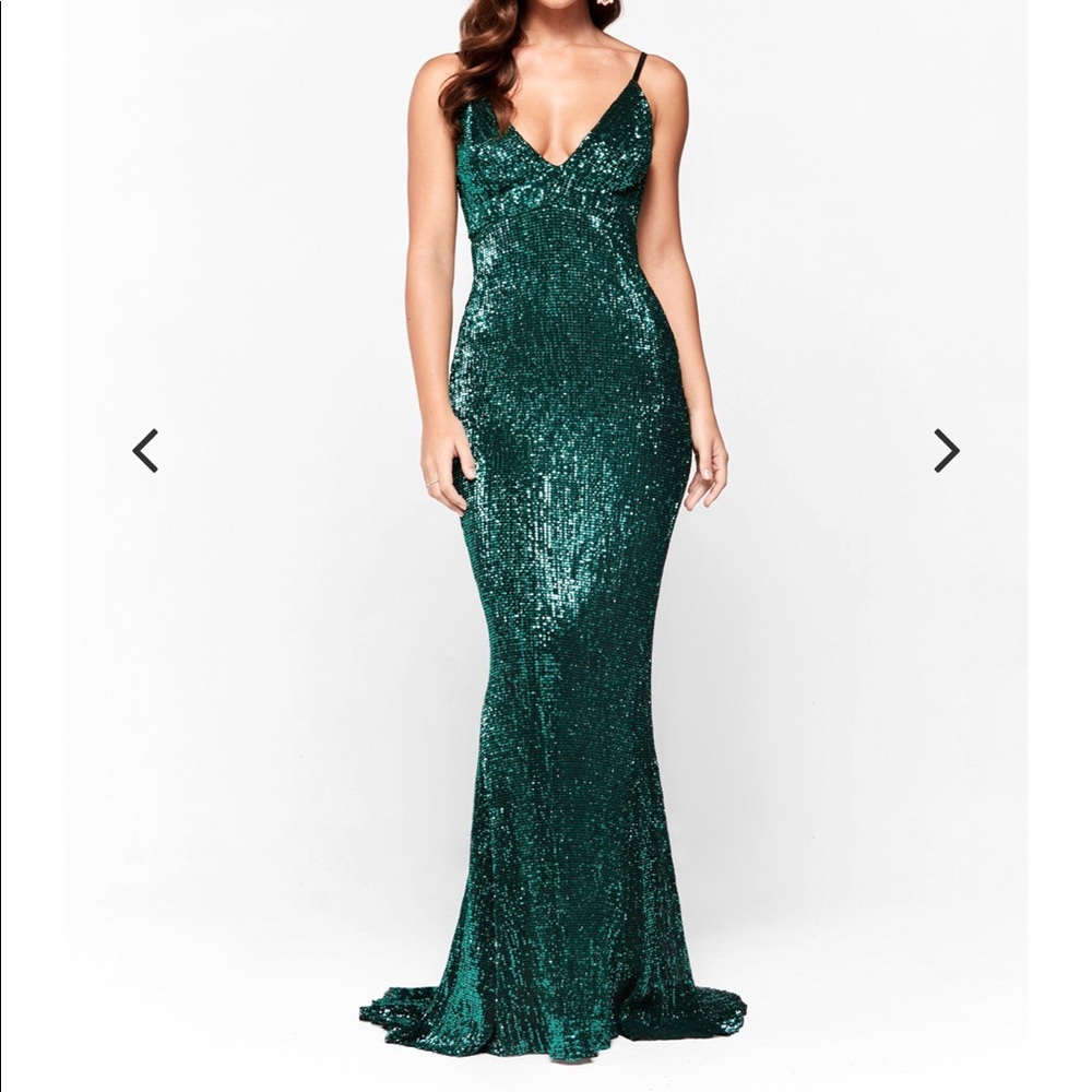 GORGEOUS Emerald Green ✨ Mermaid Style Dress!!